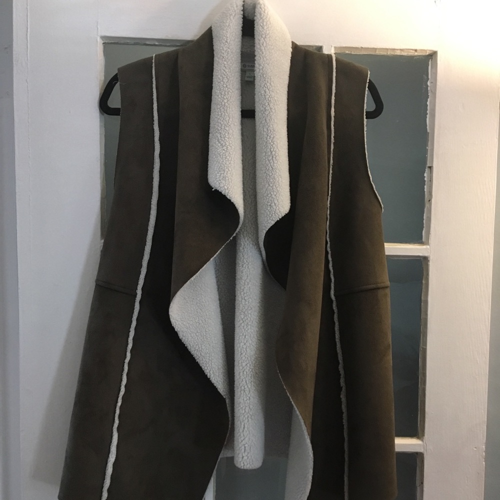 Faux shearling  olive green vest!